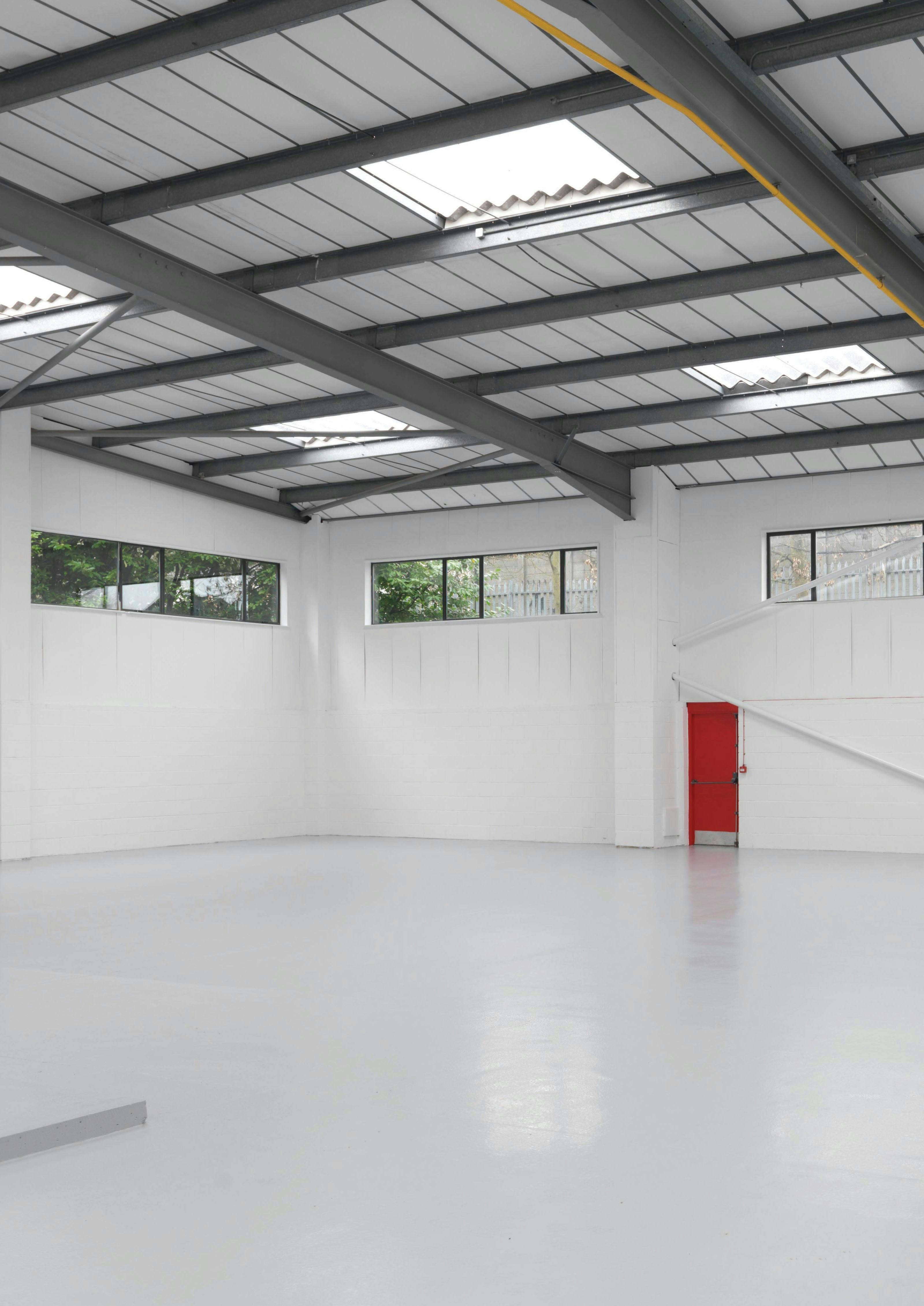 Industrial Unit in Wokingham - photo 3