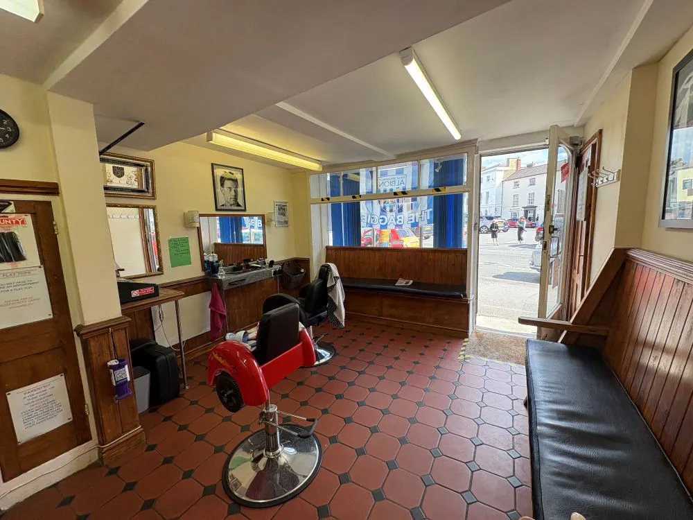18 Market Square, Bicester, Office / Retail To Let - IMG_3530.jpg