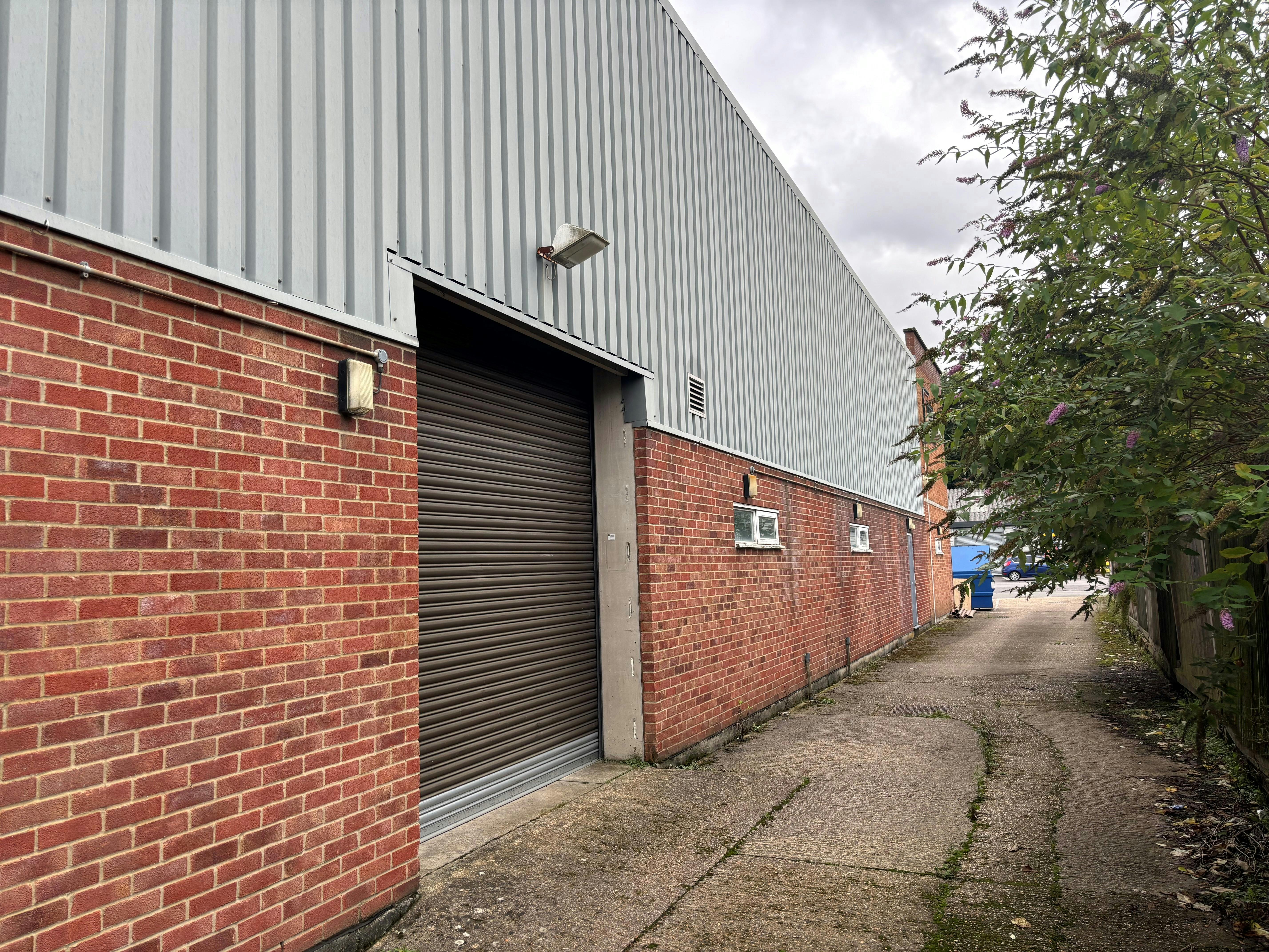 Unit B, Reform Road, Maidenhead, Industrial To Let - External 1.jpg