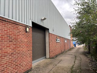 Unit B, Reform Road, Maidenhead, Industrial To Let - External 1.jpg