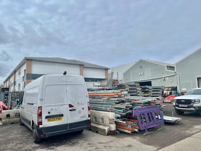 Unit B Bradleys Business Centre, Feltham, Warehouse To Let - B Bradleys - Yard 2.jpg