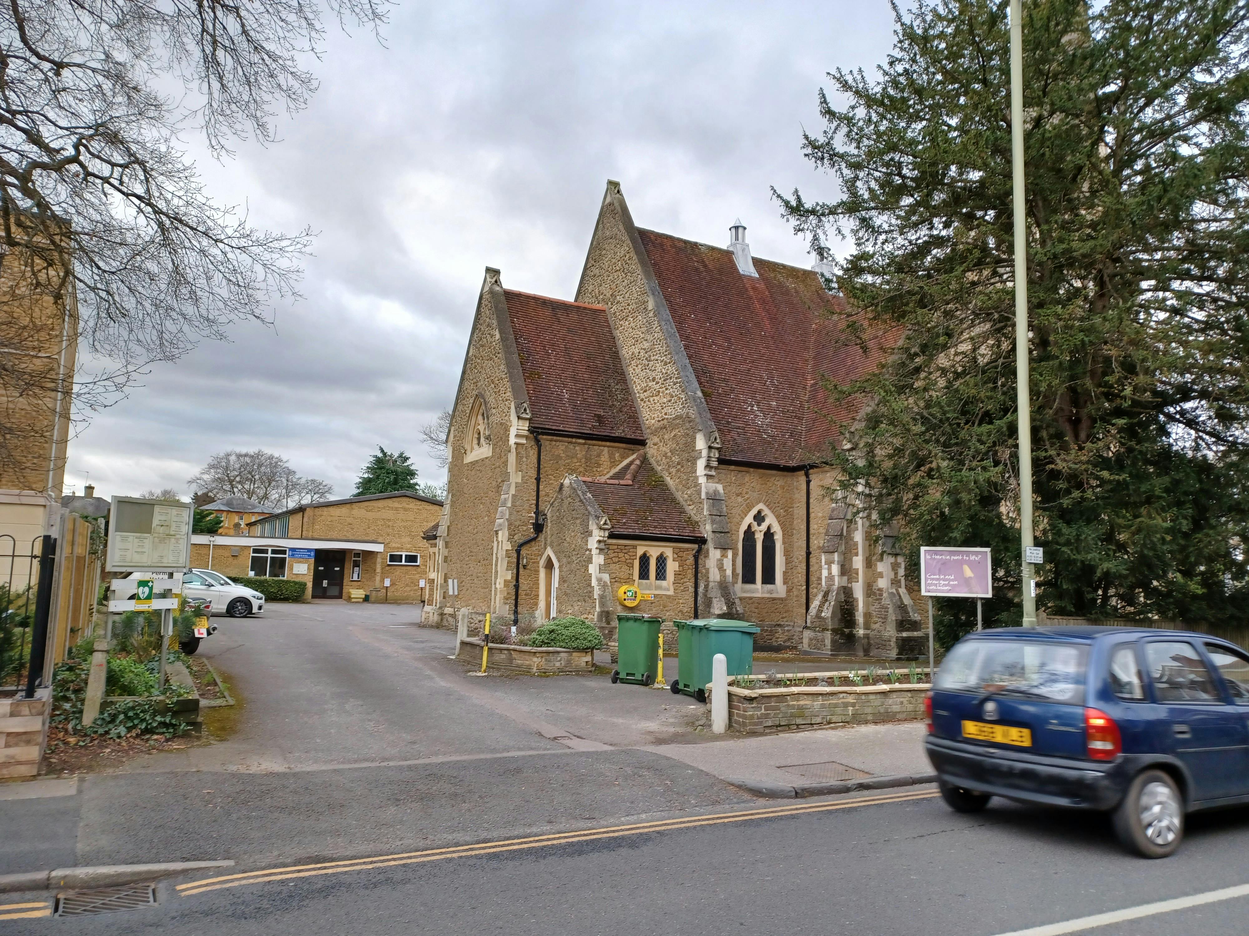 Office in Weybridge - photo 4