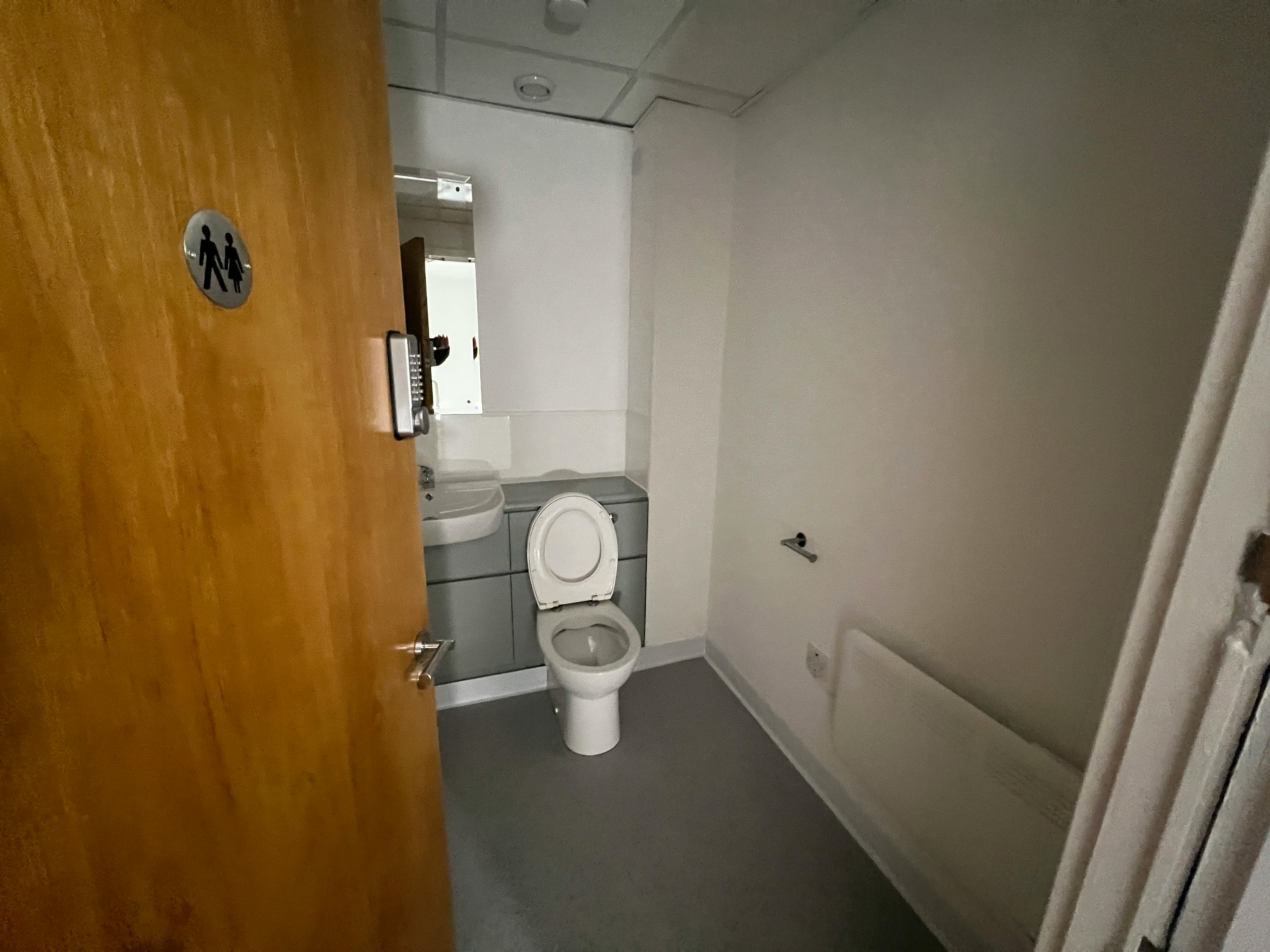 Industrial Unit in Portsmouth - photo 4