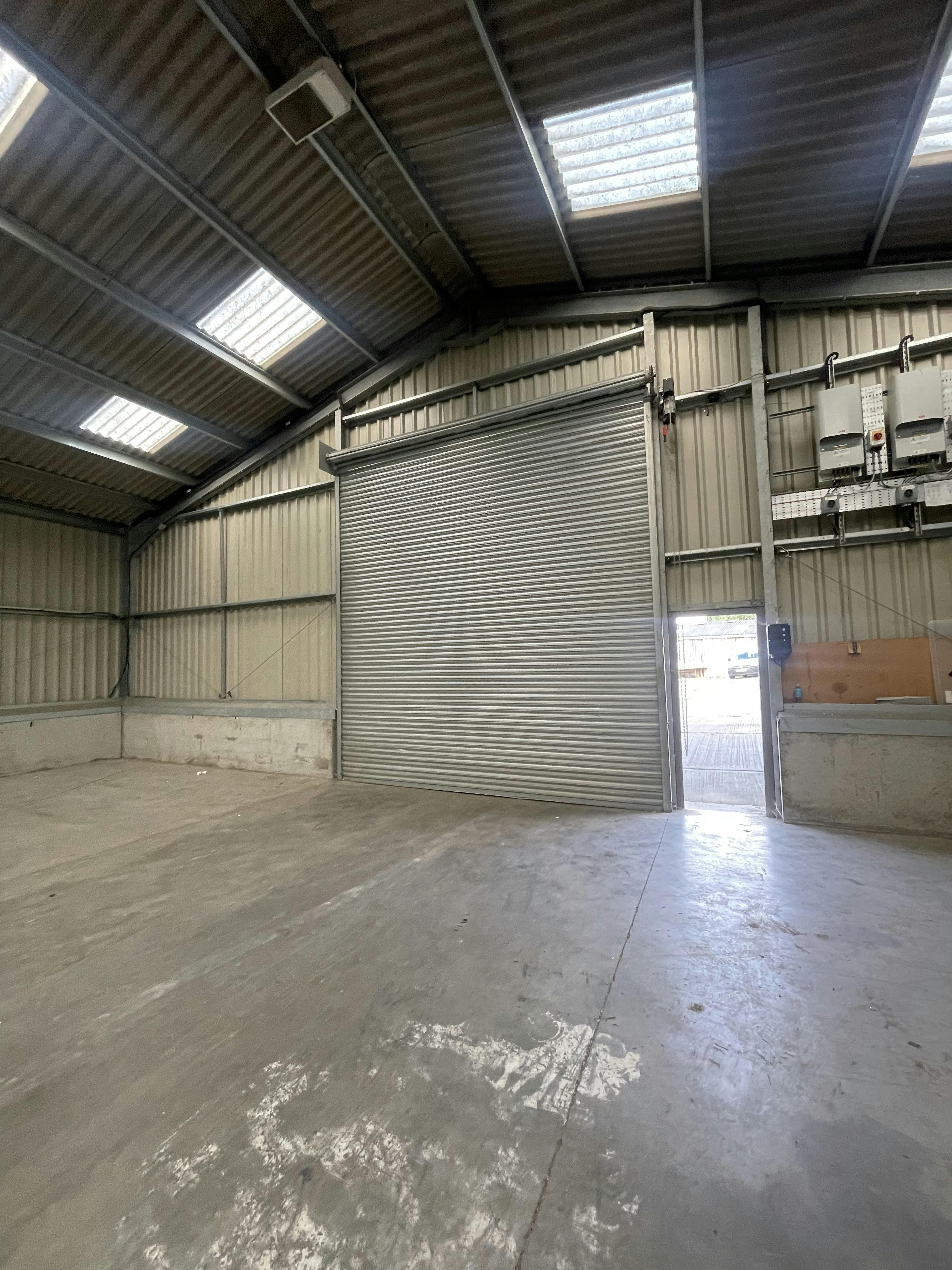 Unit 2, Berryfield Farm, Aylesbury, Industrial To Let - IMG_9352.jpg