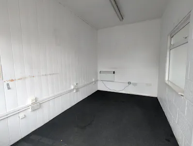 184-186 Rickmansworth Road, Watford, Mixed Use To Let - PXL_20260721_115313551.jpg