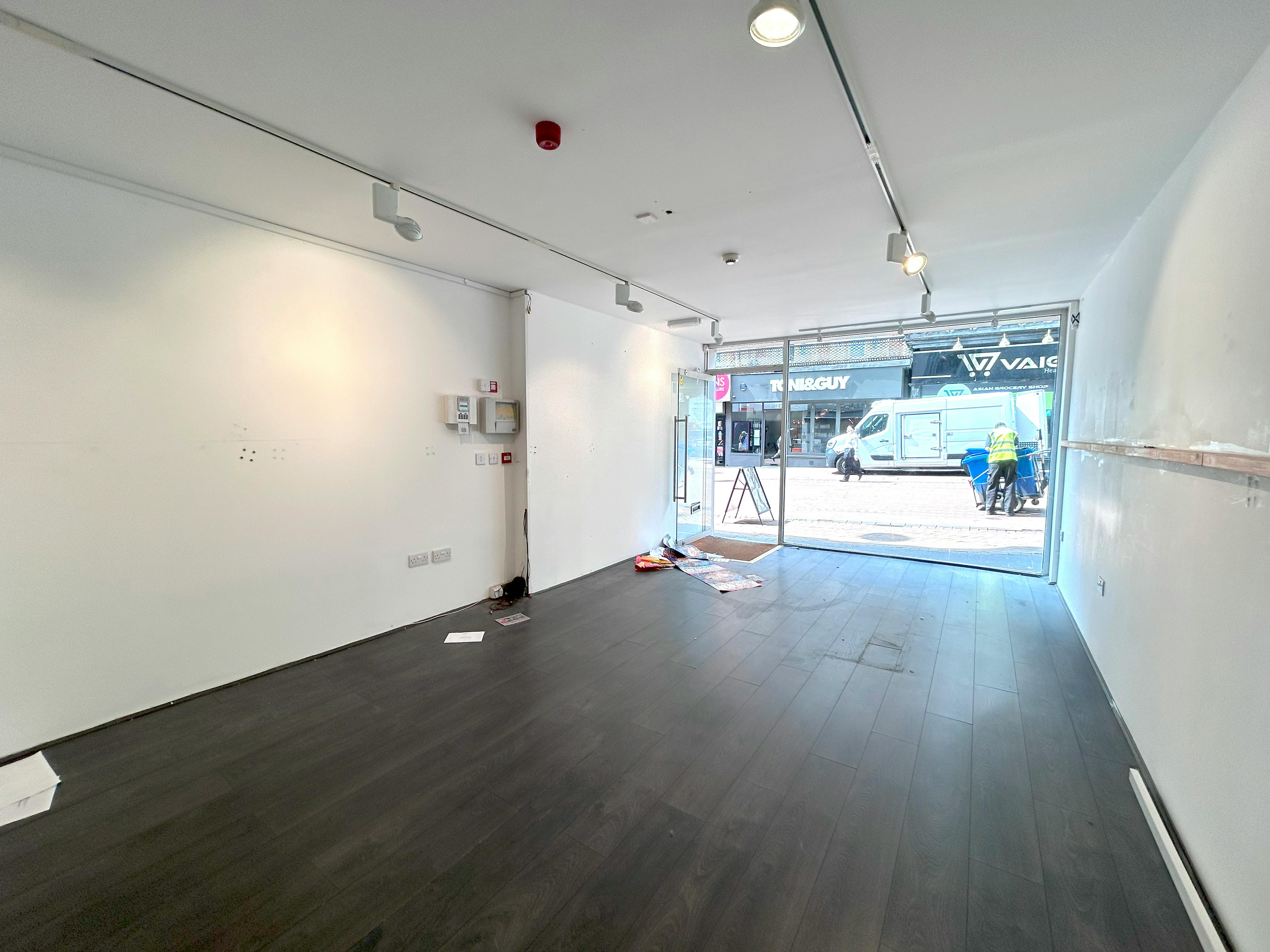 Retail/Shop in Bournemouth - photo 2