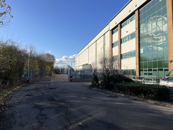 Unit 1A, Progress Park, Progress Way, Bedford, Industrial To Let - IMG_3106.JPG