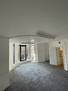 45 Monmouth Street, London, Office To Let - 1st Floor meeting room over looking court yard