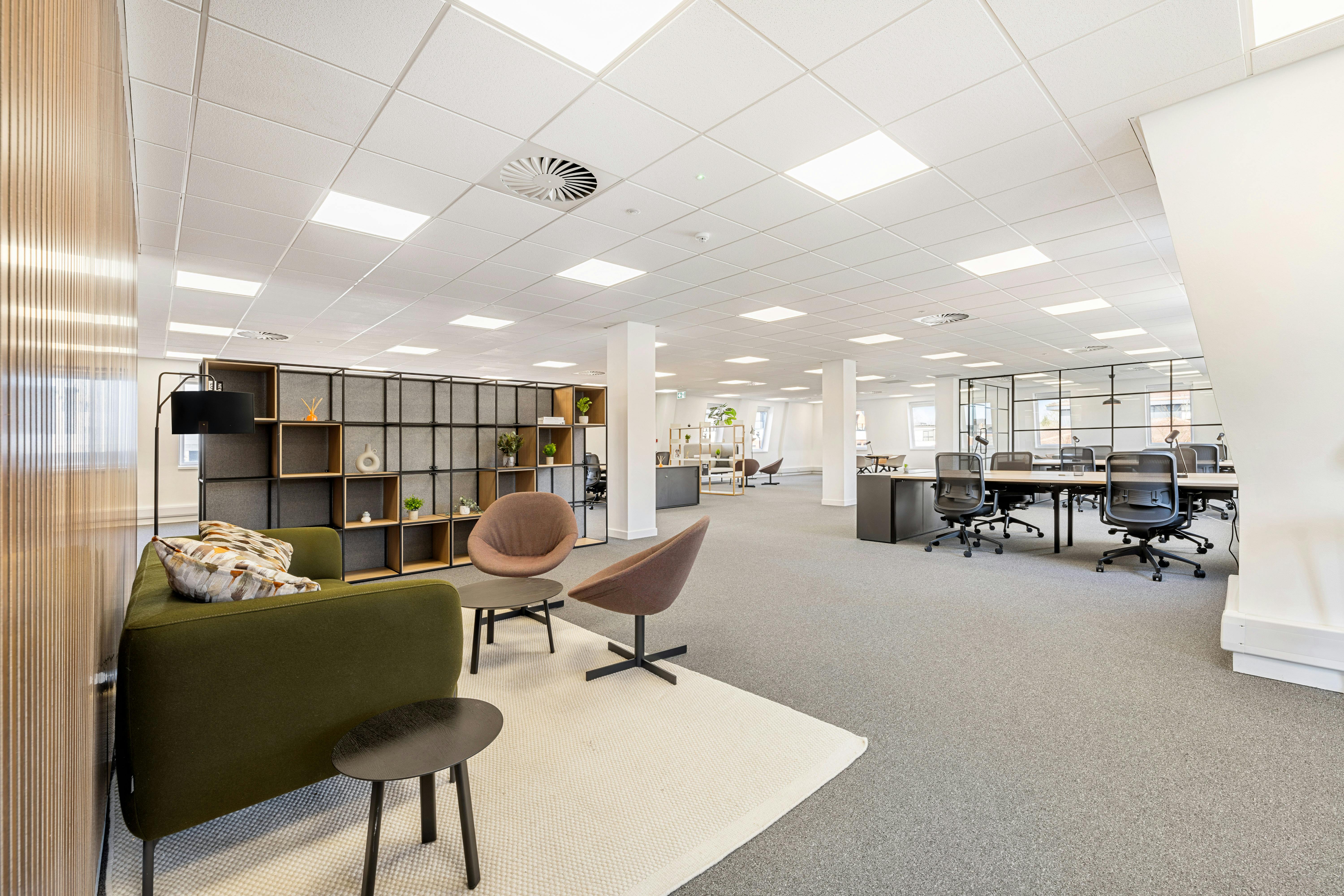 St Georges House, Camberley, Surrey, Offices To Let - DSC05911.jpg