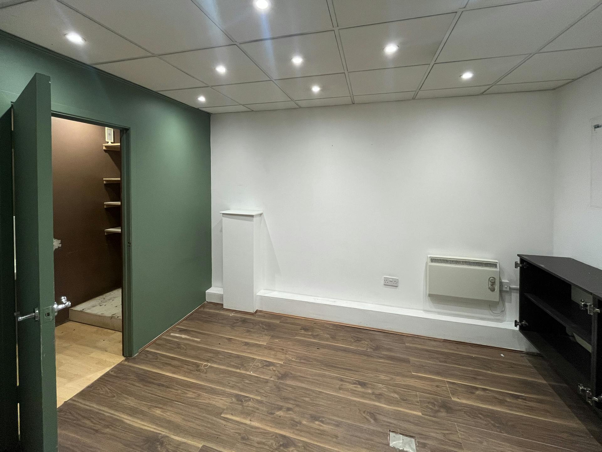 Retail/Shop in Poole - photo 3