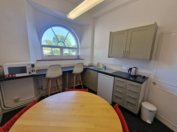 The Old Coach House, Basingstoke, Office To Let - 20250429_111509.jpg