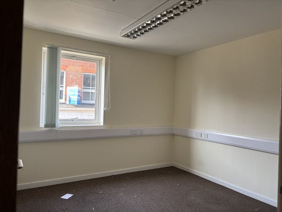 28 High Street, Ringwood, Office To Let - IMG_5809.JPEG