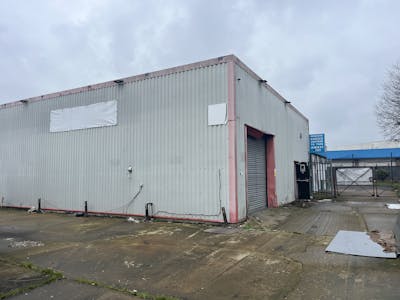 5 Broadfields Retail Park, Aylesbury, E (Commercial / Business / Service) / Industrial / Retail / Trade Counter Lease Assignment - 20250122_130256684_iOS.jpg
