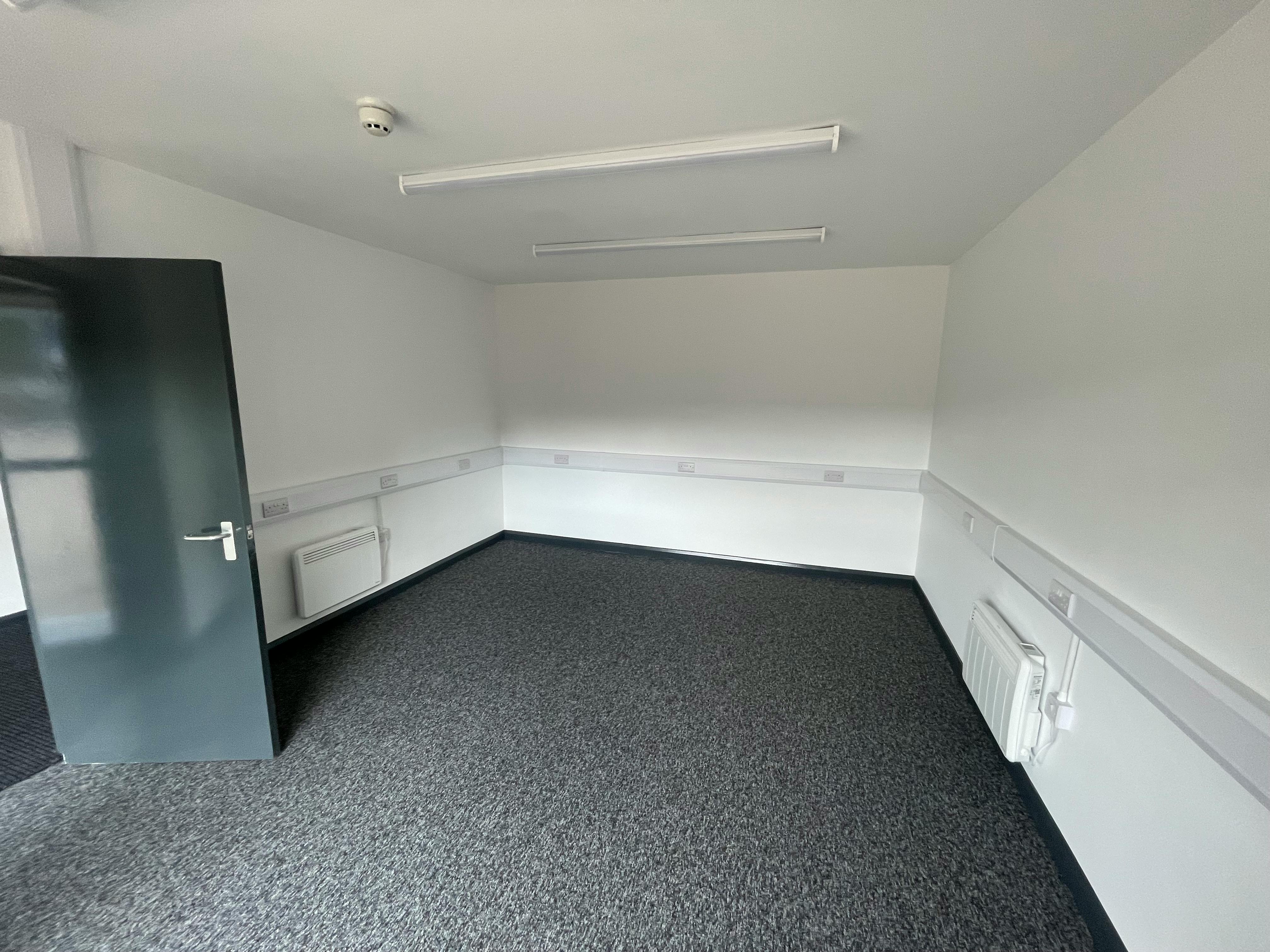 Unit 22 The Ringway, Beck Road, Huddersfield, HD1 5DG