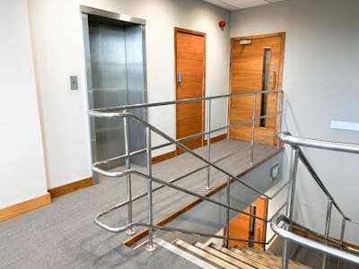 North Lane House, Headingley, Leeds, Office To Let - IMG_2936 copie.jpg