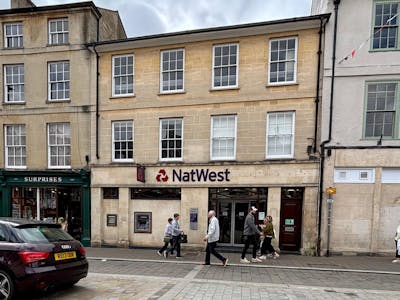 32 Market Place, Cirencester, Retail For Sale - OPQN1464.JPG
