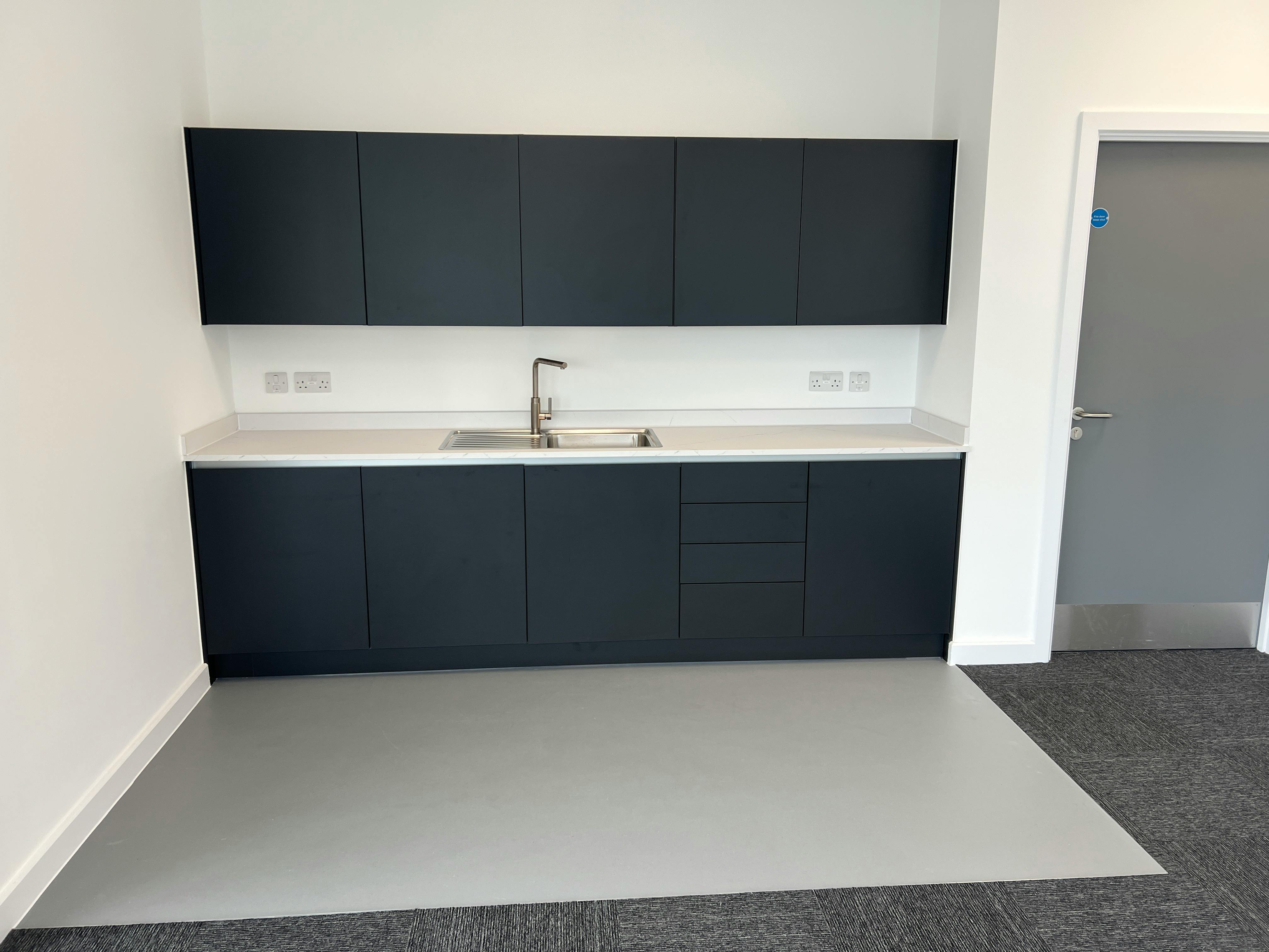 Industrial Unit in Portsmouth - photo 4