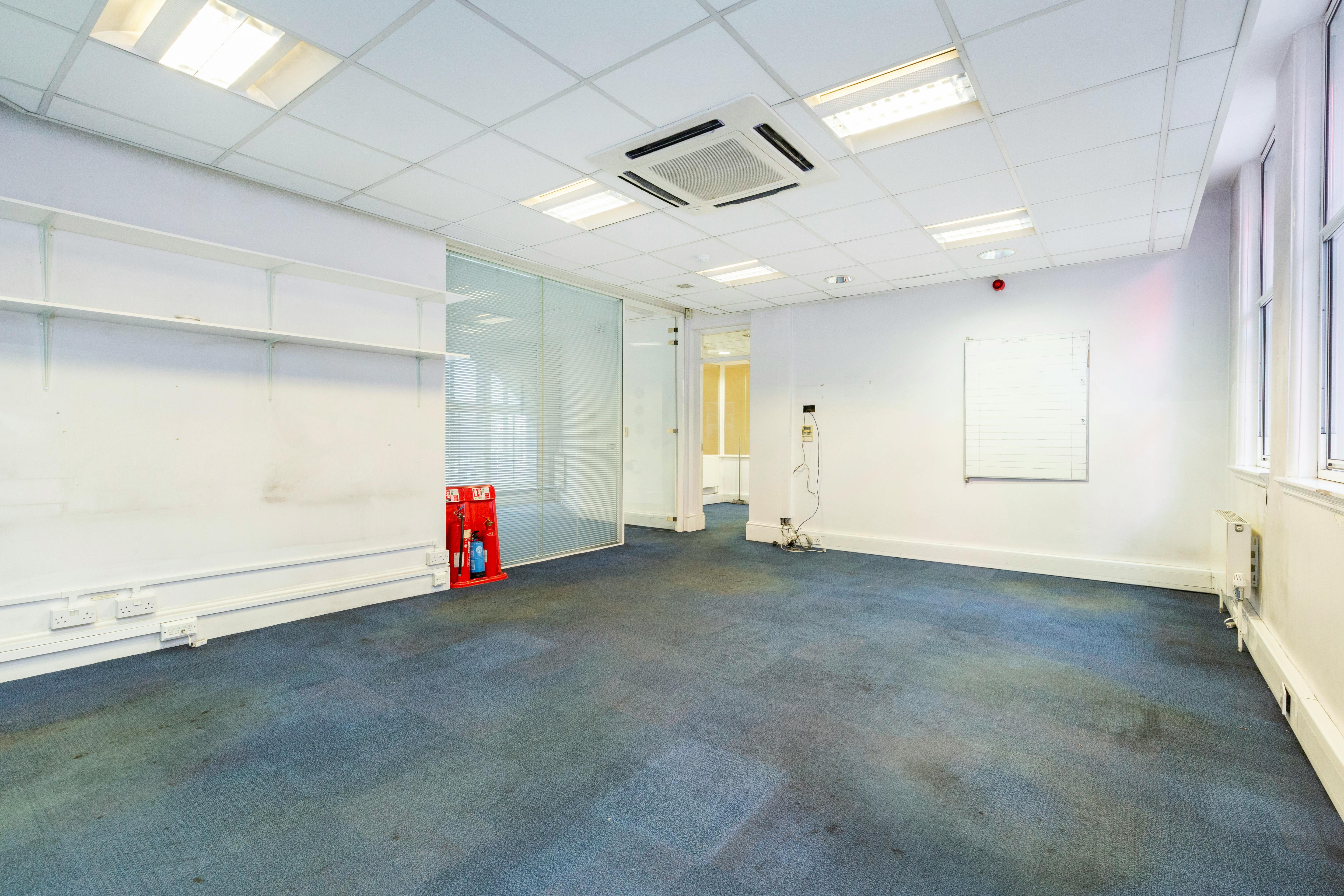 Office in London - photo 4