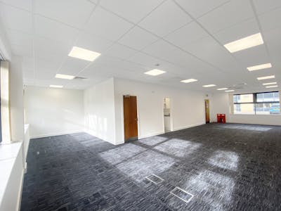 3 Queen's Square, Ascot, Office To Let / For Sale - IMG_0603.jpg