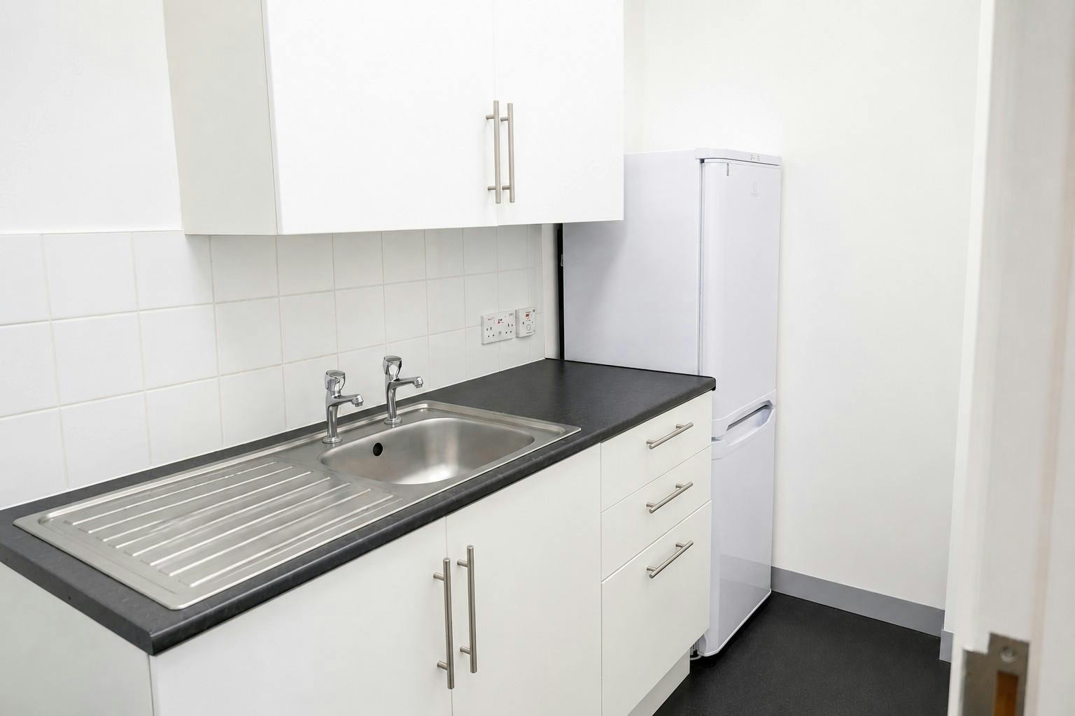 1 Astra Centre, First Floor, Harlow, Offices To Let - Astra first floor office kitchen .jpeg