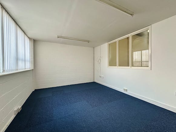 Unit 10f Britannia Estate, Leagrave Road, Luton, Industrial To Let - IMG_5596.JPG