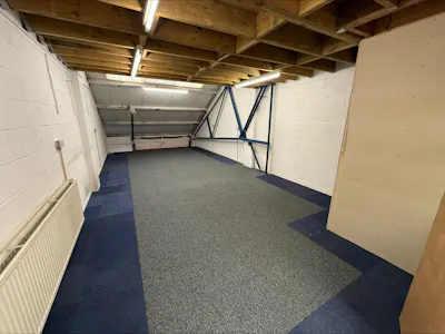 Unit 10 Stirling Industrial Centre, Borehamwood, Light Industrial / Warehouse To Let - processed-88230E81-D111-498E-A5EE-091A09EAF3B2.jpeg