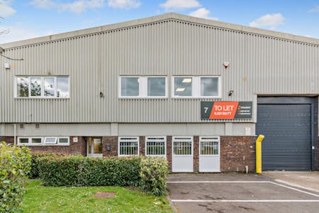 Unit 7, M40 Industrial Estate, Blenheim Road, High Wycombe, Industrial To Let - 8643828exterior16800.jpg