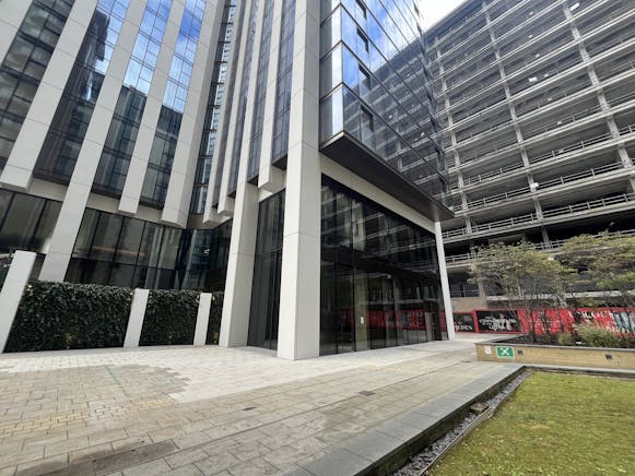 4 South Quay Square, Marsh Wall, London, Health & Fitness / Retail To Let - IMG_6120.JPG