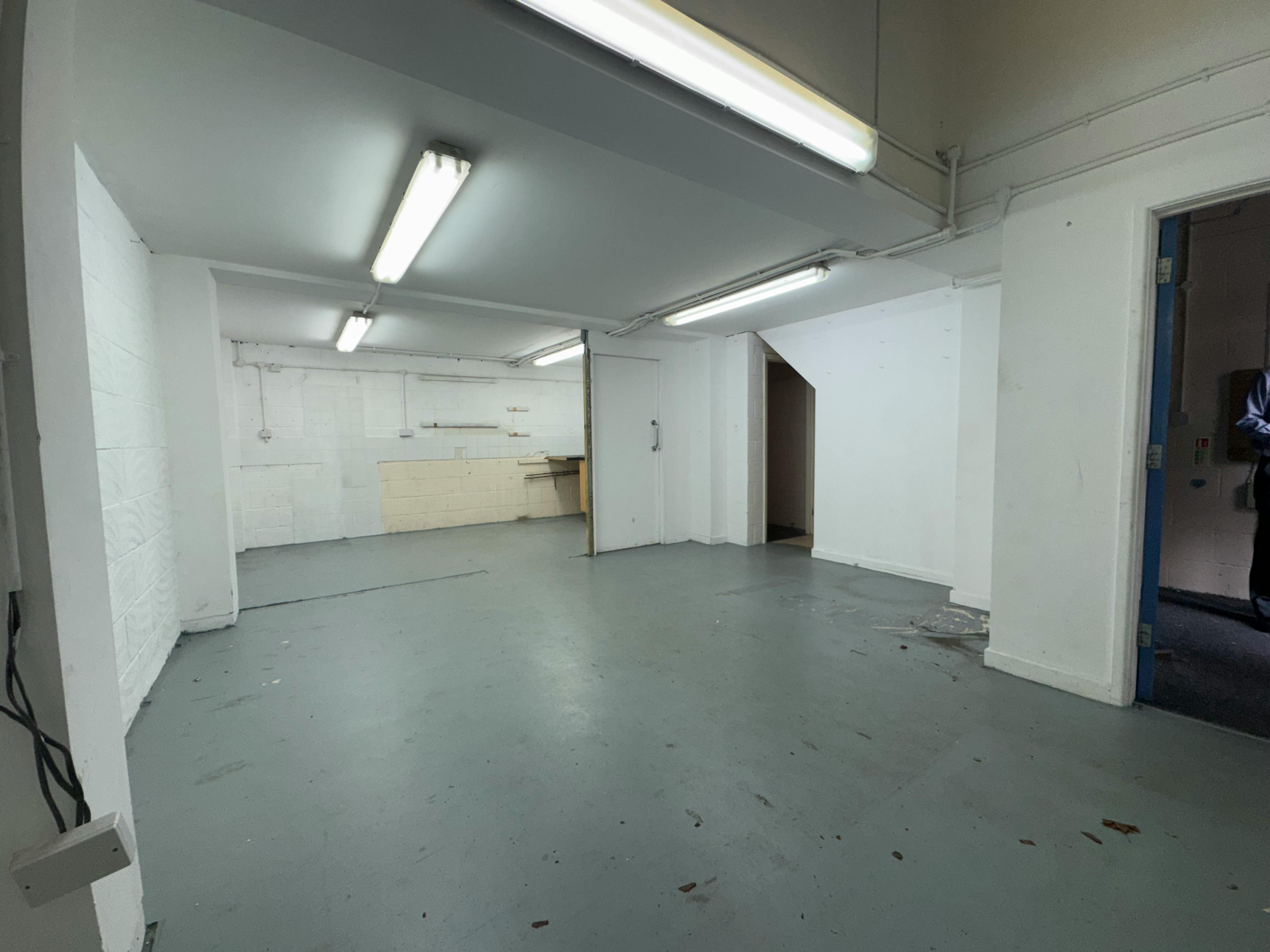 Industrial Unit in Fareham - photo 3