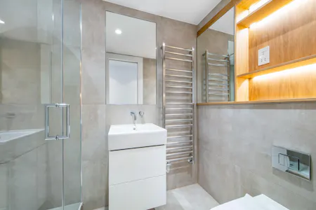 Friend Street, London, Residential Flat To Let - En-Suite Bathroom