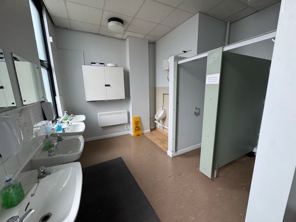 Suite 3 Progress House, 39-41 Progress Road, Leigh-on-Sea, Office To Let - WhatsApp Image 2025-04-09 at 11.25.34_80924d34.jpg