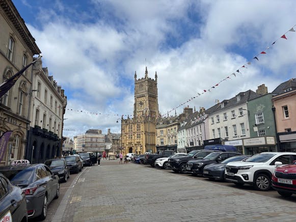 32 Market Place, Cirencester, Retail For Sale - PIHA3550.JPG