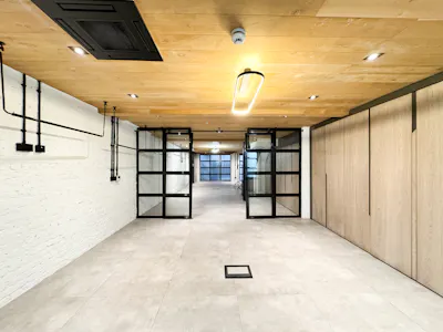 83 Mortimer Street, London, Retail To Let - IMG_5179.jpg