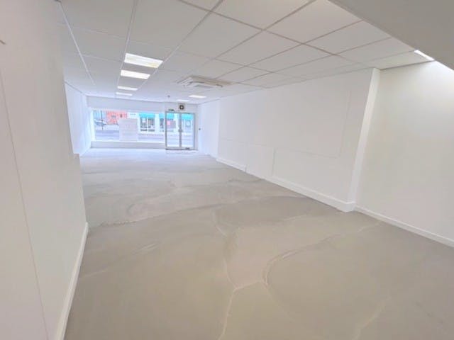 15 London Road, Twyford, Retail To Let - ii.jpg