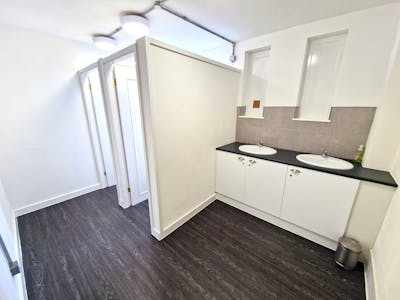 Unit 5, 2 Brook Street, Macclesfield, Office To Let - 20240430_114124.jpg