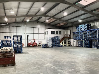 2B Enterprise Trading Estate, Southall, Warehouse To Let - 2b Enterprise - Warehouse 4.jpg