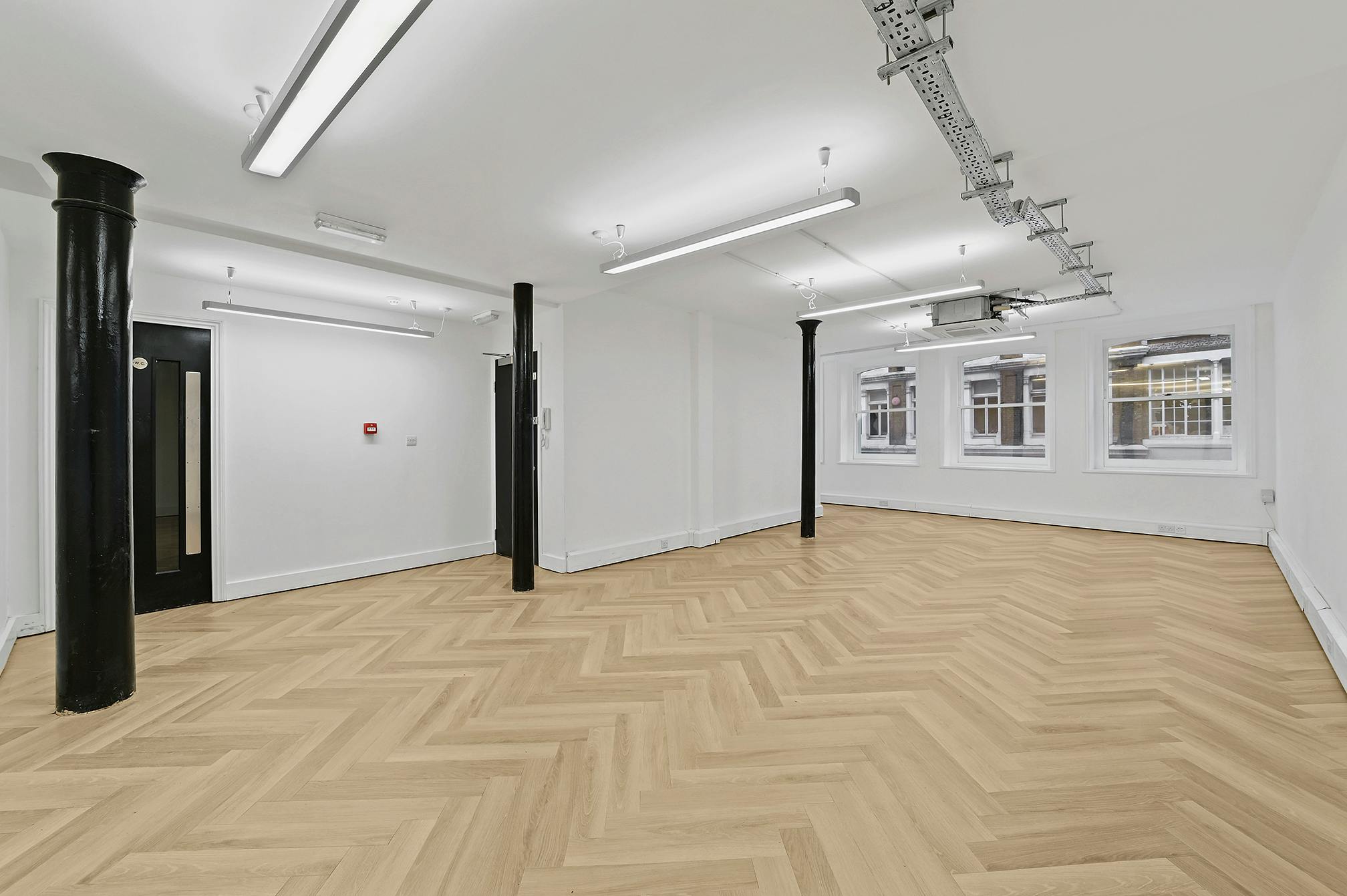 Office in London - photo 4