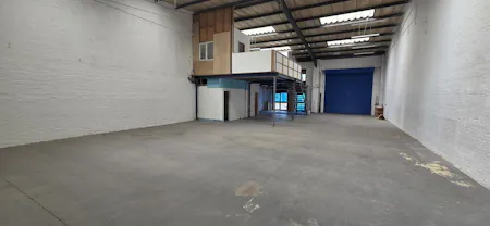 Unit 10, Eastbourne, Industrial/Logistics / Office / Warehouse To Let - 20260605_130602.jpg