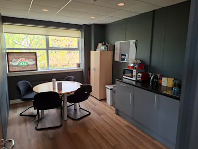 18 The Pines, Guildford, Industrial / Office To Let - 20261014_120429.jpg