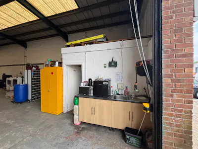Unit 6, Tollgate Close, Cardiff, Industrial To Let - IMG_8737.jpeg