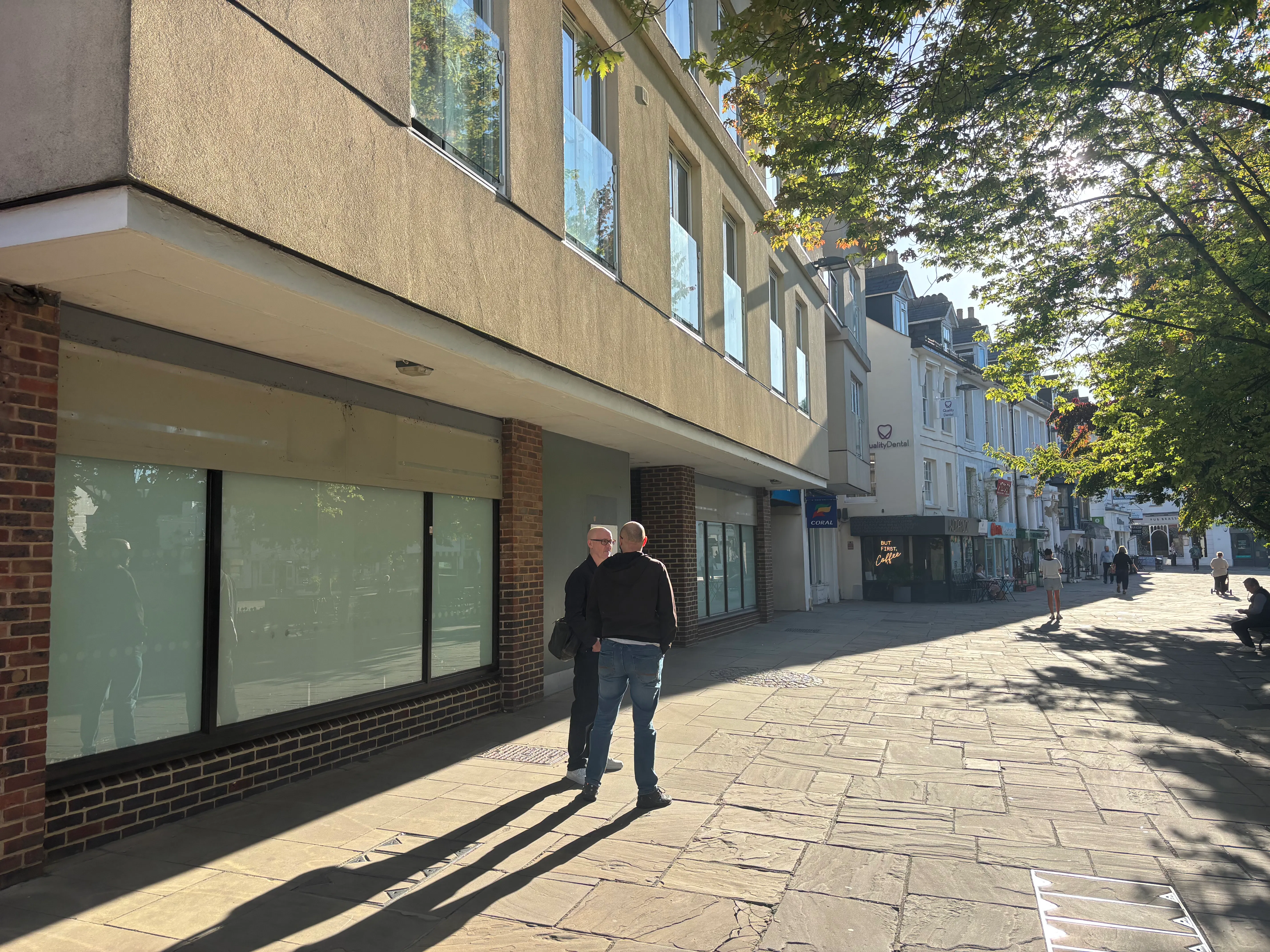 16 Carfax, Horsham, Retail To Let - IMG_6785.jpeg