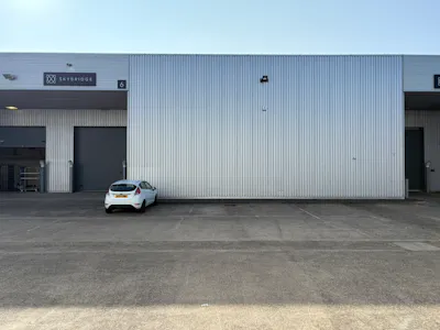 V6 Vector Park, Feltham, Industrial / Warehouse To Let - V6 rear 2.JPEG