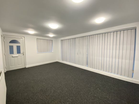 184 Park Street, Luton, Office / Retail To Let - IMG_2041.JPG