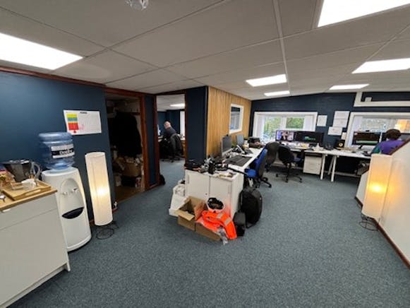Unit 2 Speedwell Close, Eastleigh, Industrial For Sale - SWC2Picture20 - 21 04 2026.jpg