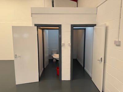 Unit 17, Hawthorn Centre, Harrow, Warehouse To Let - 17 Hawthorn Centre 13.jpg