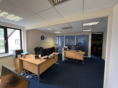 4 Kings Court, Horsham, Office To Let - IMG_2627.jpg