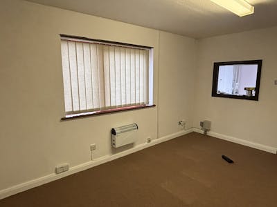Unit 25, Fern Close, Crumlin, Industrial To Let - IMG_2316.jpg