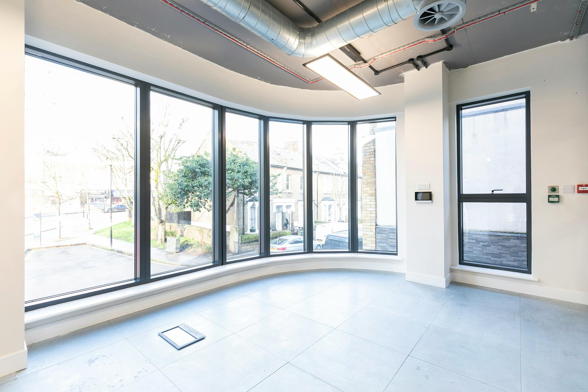 Retail/Shop in London - photo 4