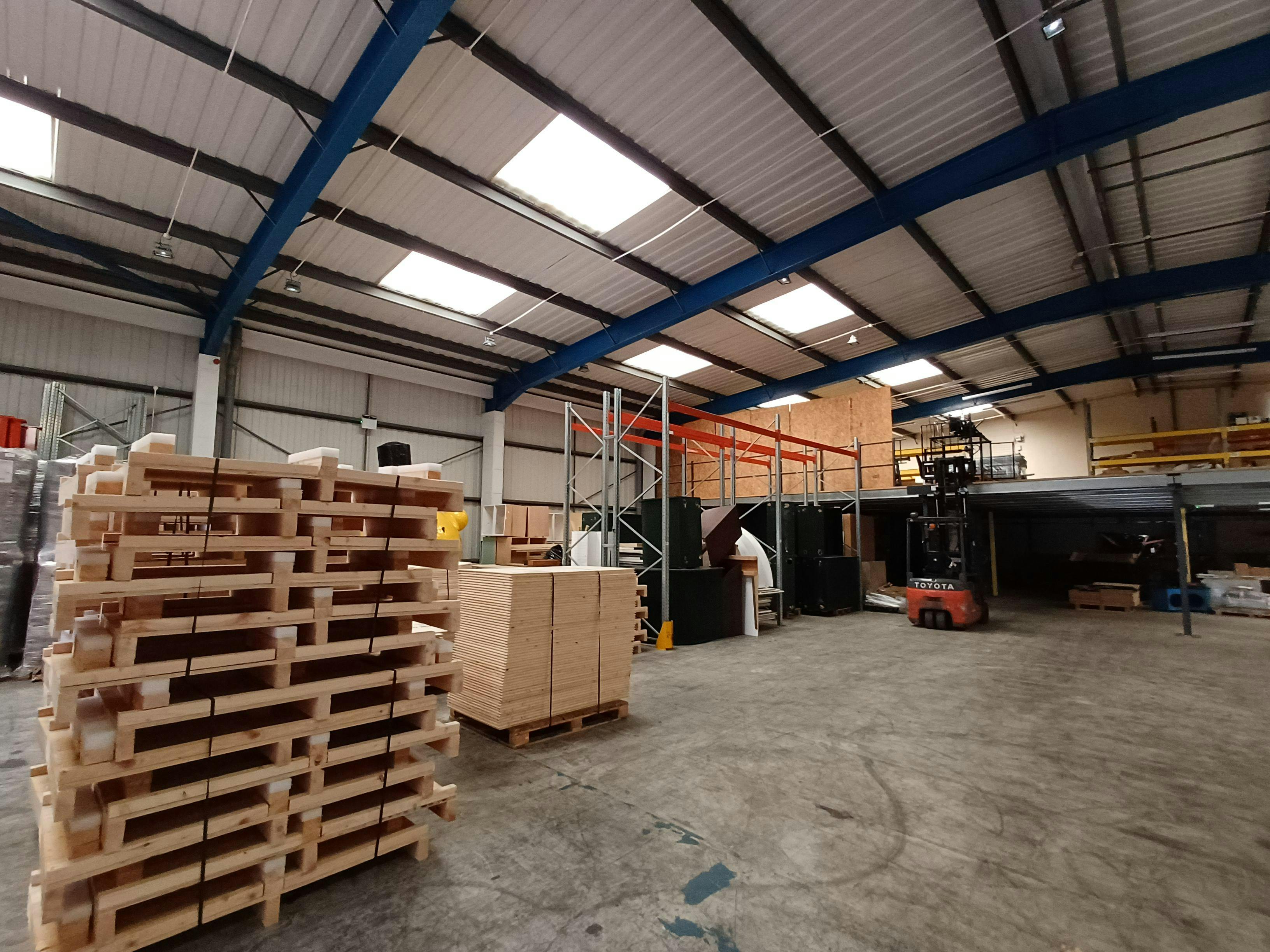 Industrial Unit in Bognor Regis - photo 3