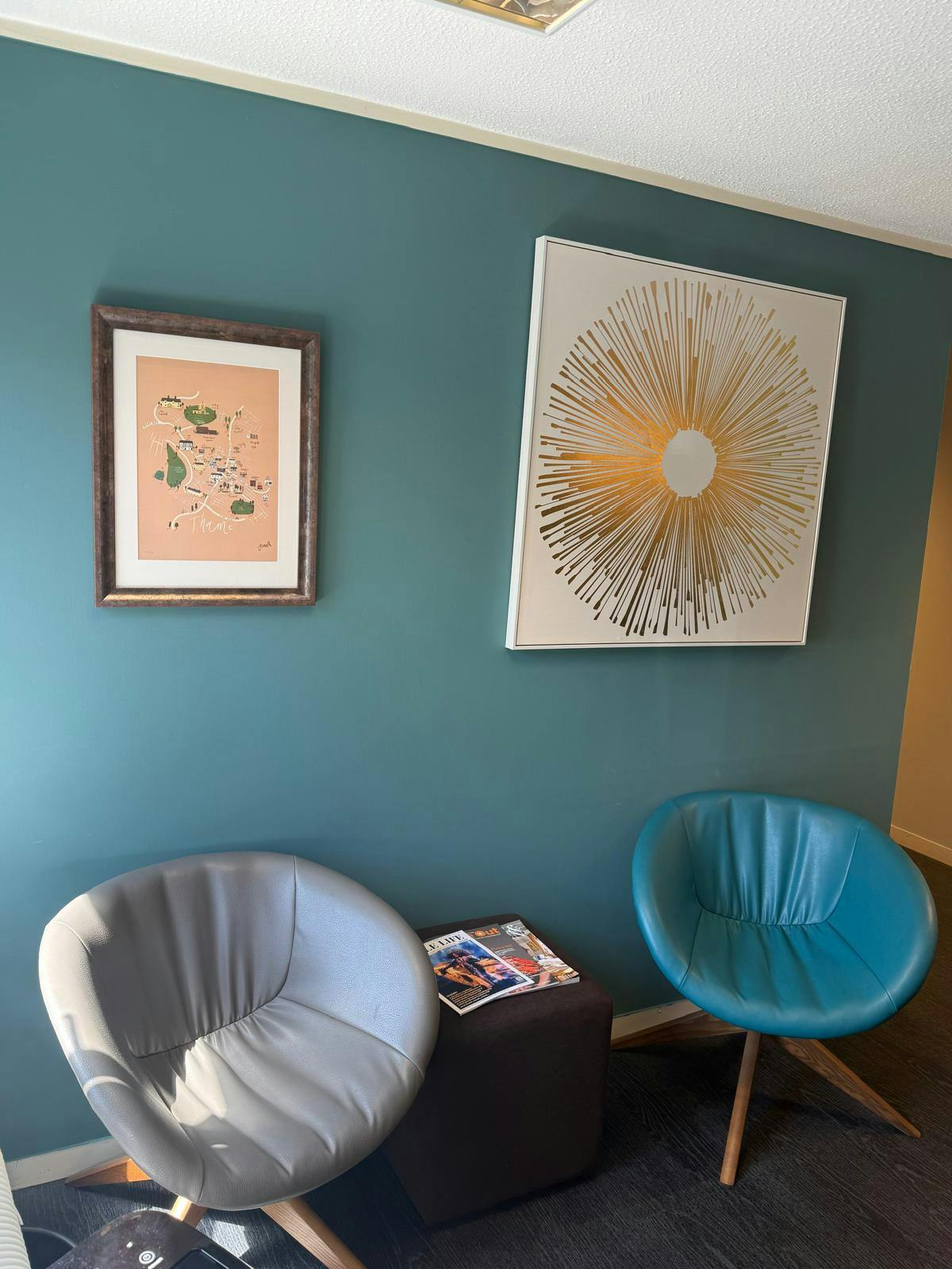 Sanderum Centre, 30A Upper High Street, Thame, Office To Let - Breakout space  Waiting area.jpg